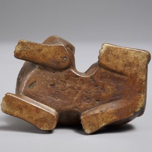 Een Chinees bronzen scroll- of papiergewicht in de vorm van een Boeddhistische leeuw of Shishi, 18/19e eeuw — foto 6