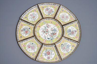 Een Chinees Canton email hors d'oeuvre stel met floraal decor, Qianlong