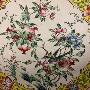 Een Chinees Canton email hors d'oeuvre stel met floraal decor, Qianlong — foto 19