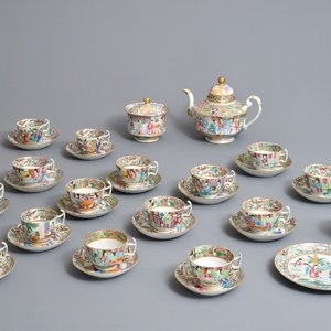 Een Chinees Canton famille rose 34-delig theeservies met mandarijns decor, Daoguang — foto 1