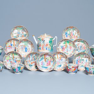 Een Chinees Canton famille rose theeservies, 19e eeuw — foto 1