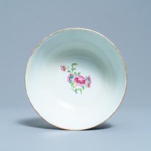 Een Chinees Canton famille rose theeservies met celadon fondkleur, 19e eeuw — foto 18