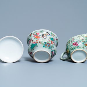 Een Chinees Canton famille rose theeservies met celadon fondkleur, 19e eeuw — foto 25