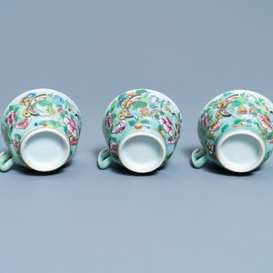Een Chinees Canton famille rose theeservies met celadon fondkleur, 19e eeuw — foto 37