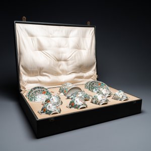 Een Chinees Canton famille verte 14-delig theeservies in presentatiekoffer, 19e eeuw — foto 2