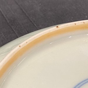 Een Chinees celadon bord met onderglazuur decor, Yongzheng merk en mogelijk periode — foto 18
