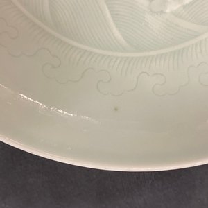 Een Chinees celadon bord met onderglazuur decor, Yongzheng merk en mogelijk periode — foto 20