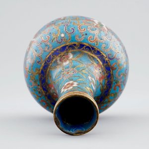 Een Chinees cloisonné flesvormig tianqiuping vaasje, 18/19e eeuw — foto 6