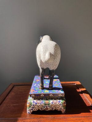Een Chinees cloisonné model van een schaap op rechthoekige basis met Arabische inscriptie, Qing — foto 4