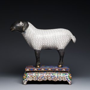 Een Chinees cloisonné model van een schaap op rechthoekige basis met Arabische inscriptie, Qing — foto 2