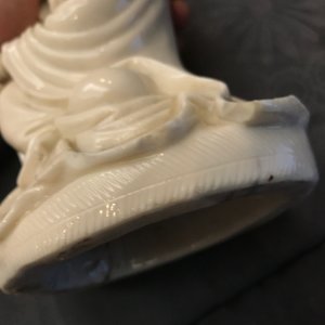 Een Chinees Dehua blanc de Chine model van Guanyin, 18/19e eeuw — foto 14