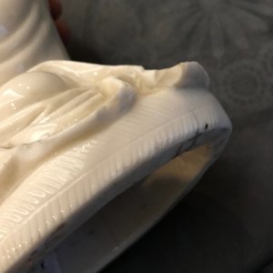 Een Chinees Dehua blanc de Chine model van Guanyin, 18/19e eeuw — foto 15