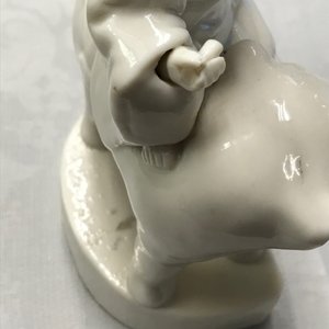 Een Chinees Dehua blanc de Chine model van Guanyin op een olifant, Kangxi — foto 8