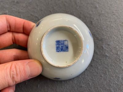 Een Chinees doucai schoteltje met een feniks, Jiaqing merk, 19e eeuw — foto 3