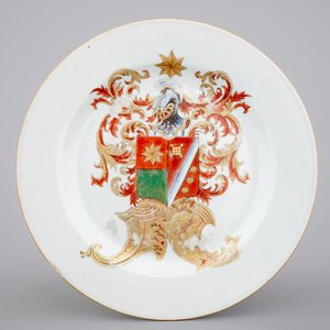 Een Chinees export porseleinen bord met wapenschild "De Heere", Qianlong, ca. 1763 — foto 1