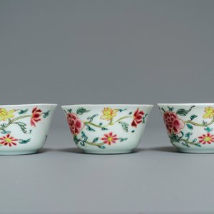 Een Chinees famille rose 15-delig theeservies met floraal decor, Qianlong — foto 3