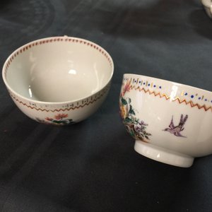 Een Chinees famille rose 18-delig theeservies met fruitmanden en bloemen, Qianlong — foto 2