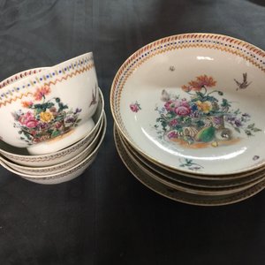 Een Chinees famille rose 18-delig theeservies met fruitmanden en bloemen, Qianlong — foto 3