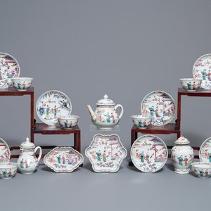 Een Chinees famille rose 18-delig theeservies, Yongzheng — foto 1