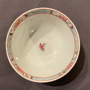 Een Chinees famille rose 18-delig theeservies, Yongzheng — foto 35