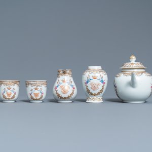 Een Chinees famille rose 20-delig theeservies met gekroonde monogrammen voor de Europese markt, Qianlong — foto 6
