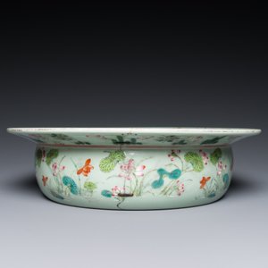 Een Chinees famille rose bassin met karpers op celadon fondkleur, 19e eeuw — foto 6