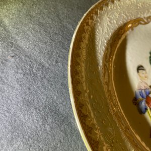 Een Chinees famille rose bord met bianco-sopra-bianco decor, Qianlong — foto 6