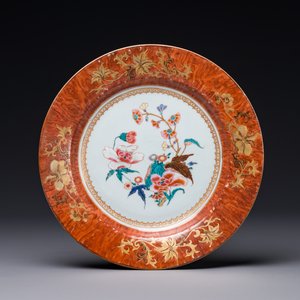 Een Chinees famille rose bord met 'faux-bois' rand, Yongzheng/Qianlong — foto 1