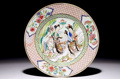 Een Chinees famille rose bord met fijn decor van een dame en een geit, Yongzheng