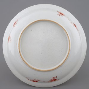 Een Chinees famille rose bord met floraal decor, Yongzheng, 1723-1735 — foto 2