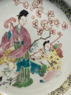 Een Chinees famille rose bord met Magu, Yongzheng — foto 2