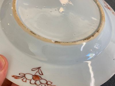 Een Chinees famille rose bord met onsterfelijken en mandarijneenden, Yongzheng — foto 7
