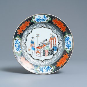 Een Chinees famille rose bord met pseudo-zilveren rand, Yongzheng — foto 1