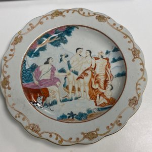 Een Chinees famille rose exportporseleinen bord met 'Het oordeel van Paris', Qianlong — foto 7