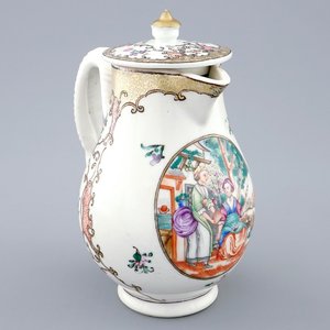 Een Chinees famille rose melkkannetje met Europees decor, Qianlong, 18e eeuw — foto 1