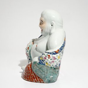 Een Chinees famille rose model van Boeddha, 19/20e eeuw — foto 2