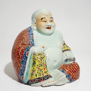 Een Chinees famille rose model van Boeddha, gemerkt Wan Tong Shun Zao, Republiek, 20e eeuw — foto 7