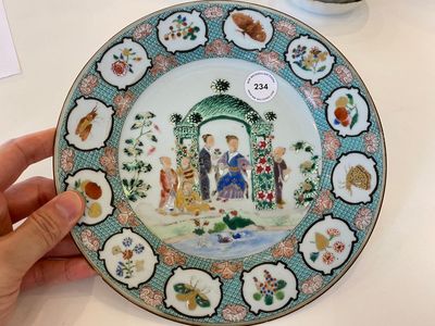 Een Chinees famille rose 'prieel' bord naar Cornelis Pronk, Qianlong — foto 1