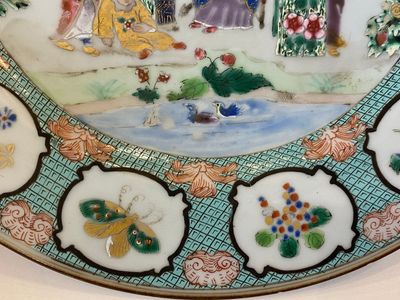 Een Chinees famille rose 'prieel' bord naar Cornelis Pronk, Qianlong — foto 4