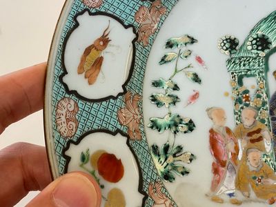 Een Chinees famille rose 'prieel' bord naar Cornelis Pronk, Qianlong — foto 6