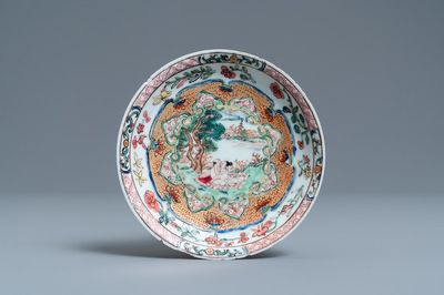 Een Chinees famille rose schoteltje met erotisch decor, Yongzheng