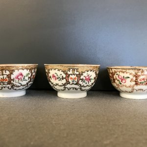 Een Chinees famille rose theeservies met floraal en verguld decor, Qianlong — foto 21