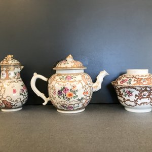 Een Chinees famille rose theeservies met floraal en verguld decor, Qianlong — foto 25