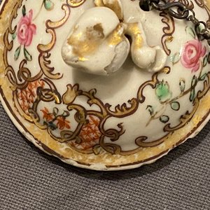 Een Chinees famille rose theeservies met floraal en verguld decor, Qianlong — foto 35