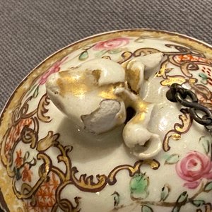 Een Chinees famille rose theeservies met floraal en verguld decor, Qianlong — foto 36