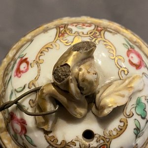 Een Chinees famille rose theeservies met floraal en verguld decor, Qianlong — foto 40