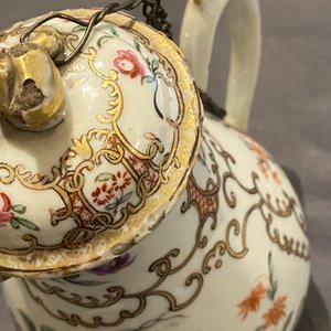 Een Chinees famille rose theeservies met floraal en verguld decor, Qianlong — foto 43
