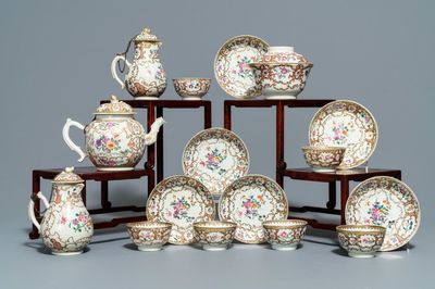 Een Chinees famille rose theeservies met floraal en verguld decor, Qianlong