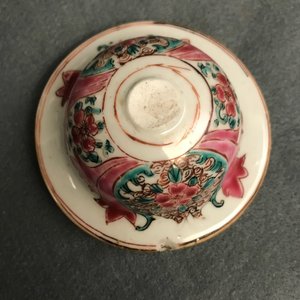 Een Chinees famille rose vijfdelig kaststel met vogels bij bloesems, Qianlong — foto 15