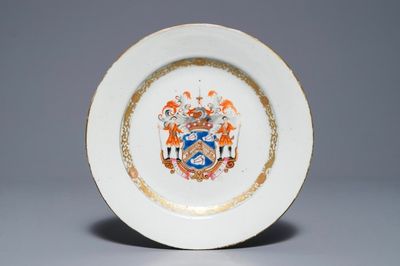 Een Chinees famille rose wapenbord voor de Engelse markt, Qianlong